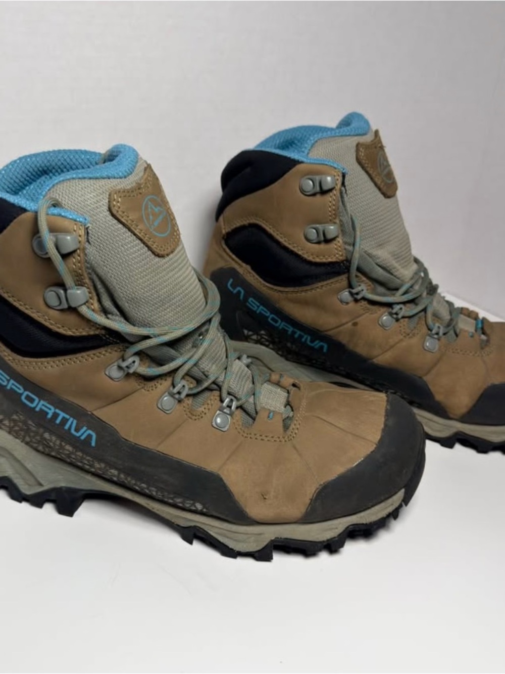 La Sportiva Women's Tan and Blue Lace-Up Hiking Boots